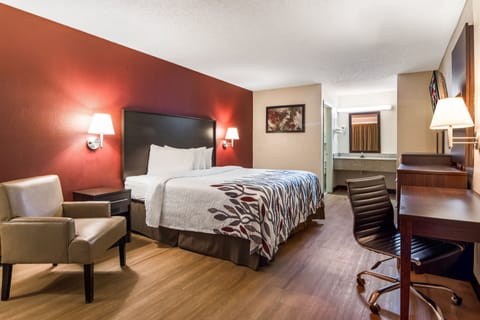 Desk, laptop workspace, blackout drapes, free WiFi