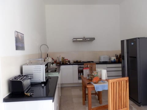 Deluxe Villa, 4 Bedrooms, Ocean View, Beachfront | Private kitchenette | Fridge, microwave, oven, stovetop