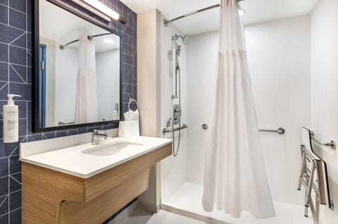 Combined shower/tub, eco-friendly toiletries, hair dryer, towels