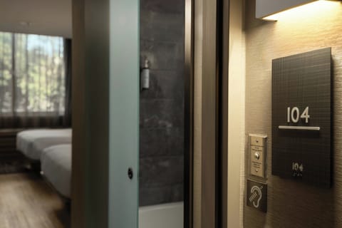 Premium bedding, in-room safe, desk, laptop workspace