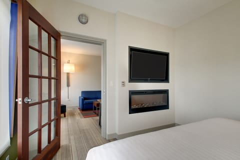 Suite, 1 Bedroom | In-room safe, desk, iron/ironing board, free cribs/infant beds