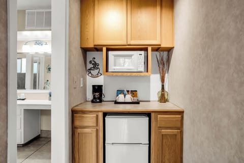 Double Room | Desk, iron/ironing board, free WiFi, bed sheets