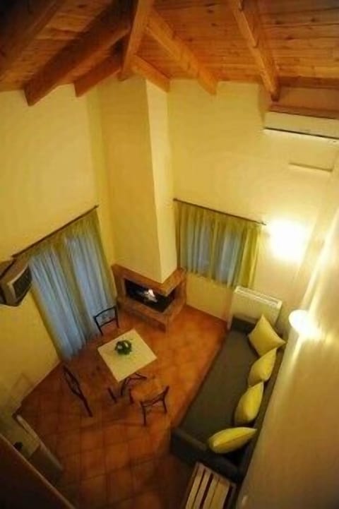 Studio | Living room | 28-inch LED TV with digital channels, TV