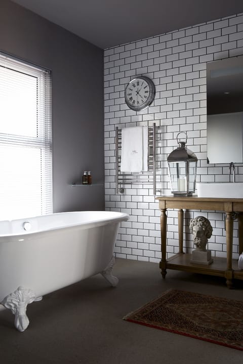 Room, Mountain View | Bathroom | Free toiletries, hair dryer, bathrobes, slippers