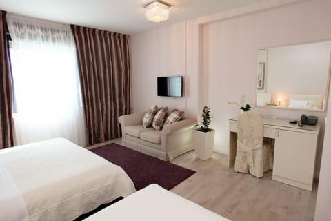 Triple Room | Premium bedding, memory foam beds, minibar, desk