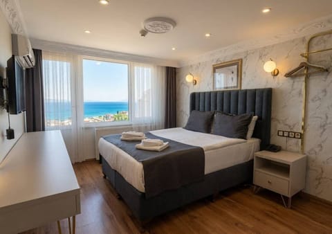 Deluxe Double Room, Balcony, Sea View | Premium bedding, pillowtop beds, minibar, in-room safe