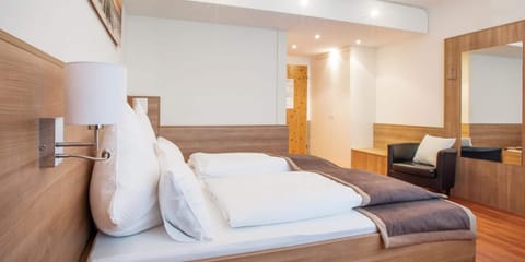 Standard Double Room, Non Smoking | Hypo-allergenic bedding, individually decorated, individually furnished