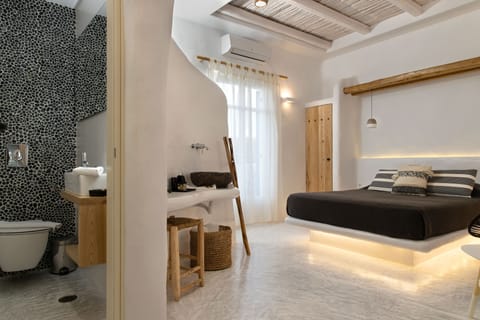 Honeymoon Double Room, 1 Queen Bed, Sea View | Egyptian cotton sheets, Select Comfort beds, in-room safe