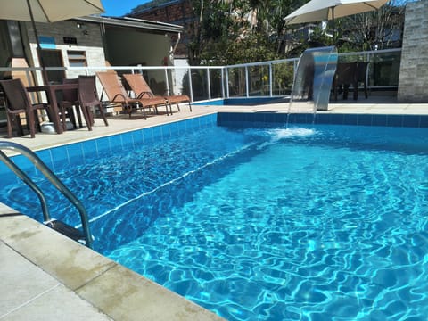Pool waterfall