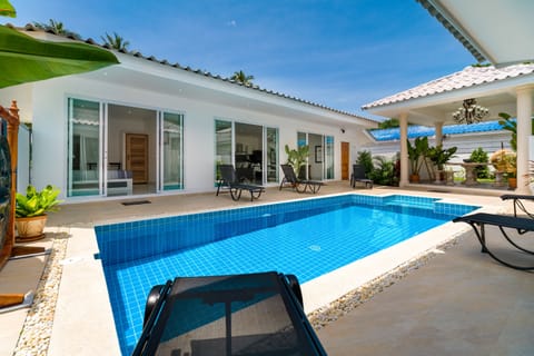 4 Bedrooms Villa | Terrace/patio
