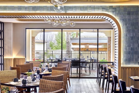 4 restaurants, breakfast, lunch, dinner served; American cuisine