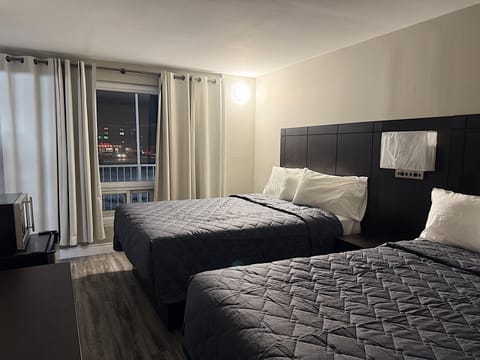 Double Room, 2 Double Beds | Desk, free WiFi, bed sheets