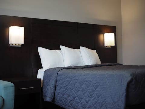 Classic Room, 1 Queen Bed | Desk, free WiFi, bed sheets