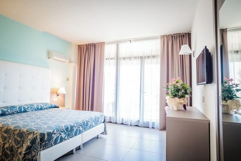 In-room safe, desk, cribs/infant beds, free WiFi