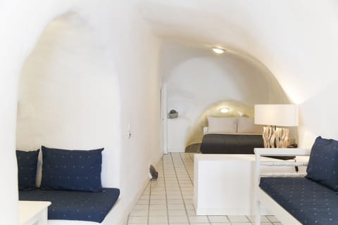 Cave House | Minibar, in-room safe, soundproofing, iron/ironing board