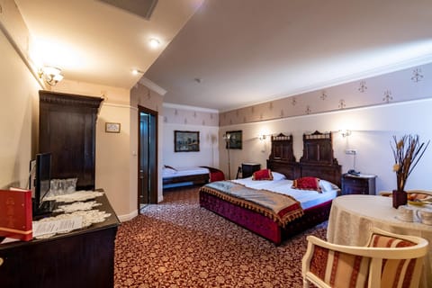 Junior Studio | In-room safe, individually decorated, individually furnished