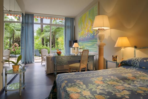 Premium bedding, down comforters, minibar, in-room safe