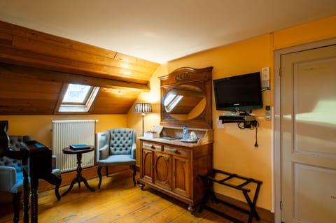 Comfort Double Room | Living area | TV