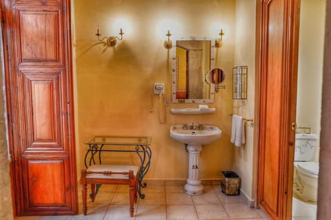 Royal Studio Suite, 2 Queen Beds | Bathroom | Combined shower/tub, rainfall showerhead, free toiletries, hair dryer