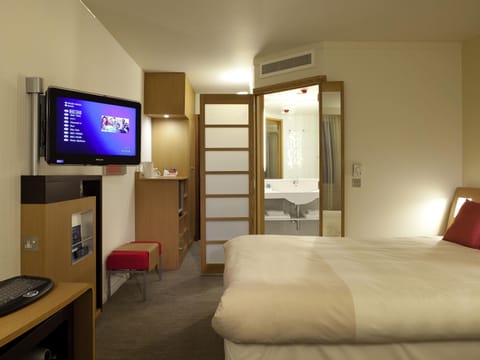 Minibar, in-room safe, desk, laptop workspace