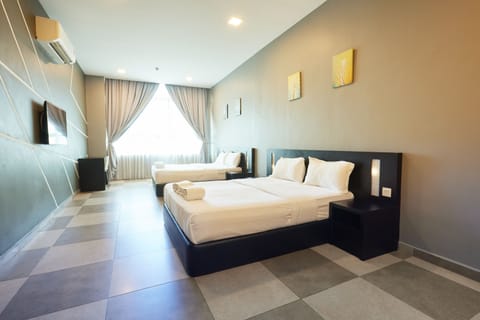 Deluxe Family | In-room safe, desk, rollaway beds (surcharge), WiFi (free)