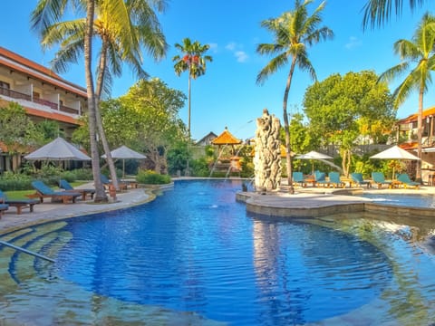 Outdoor pool, pool umbrellas, sun loungers