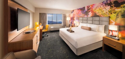 North Tower Luxury Room 1 King Non-Smoking | Laptop workspace, iron/ironing board, free WiFi, bed sheets