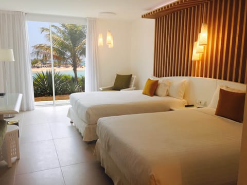 Premium bedding, in-room safe, desk, blackout drapes