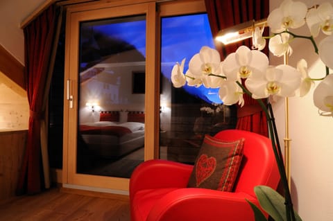 Double Room, Balcony, Mountain View | Living area | Flat-screen TV