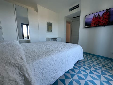 In-room safe, individually furnished, desk, iron/ironing board