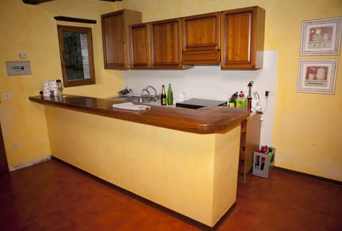 Fridge, stovetop, coffee/tea maker, electric kettle