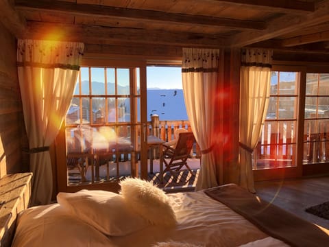 Suite, Balcony, Mountain View (South) | Minibar, in-room safe, desk, soundproofing