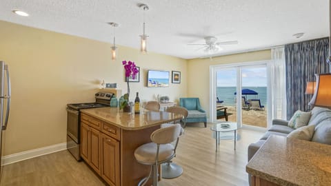 Deluxe Suite, Beachfront | Living area | 32-inch TV with cable channels