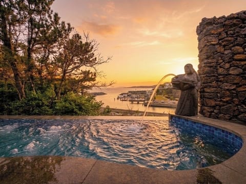 Beritnae SunSet Pool Suite | Premium bedding, down comforters, minibar (some free items)