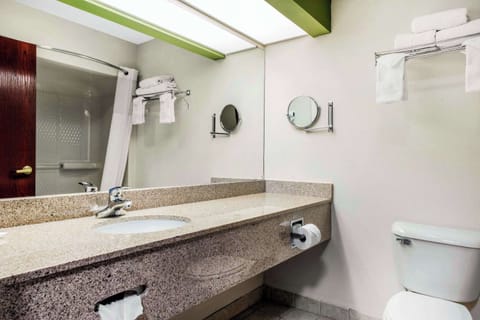 1 bedroom, premium bedding, pillowtop beds, desk