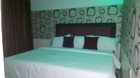 Executive Room | In-room safe, desk, free WiFi