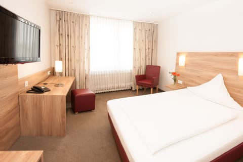 Double Room | Desk, soundproofing, iron/ironing board, rollaway beds