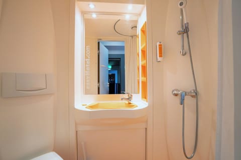 Economy Double Room, 1 Double Bed | Bathroom | Shower, free toiletries, towels