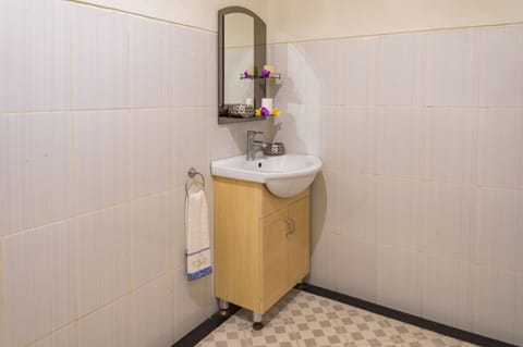 Deluxe Double Room | Bathroom sink