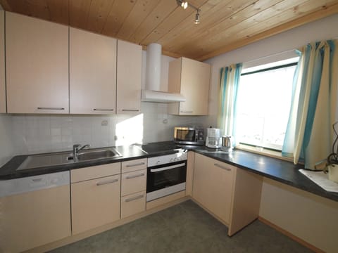 House, 5 Bedrooms (excluding EUR 190 Cleaning Fee) | Private kitchen | Coffee/tea maker, electric kettle, highchair