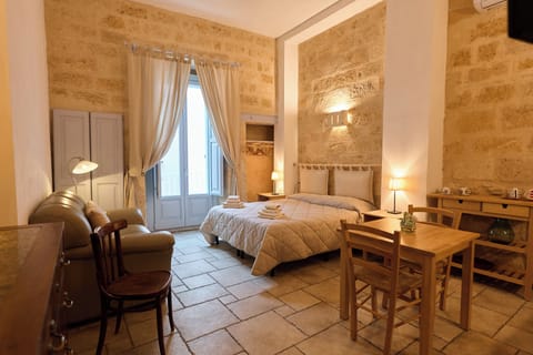 Classic Studio | Desk, soundproofing, WiFi (free), bed sheets