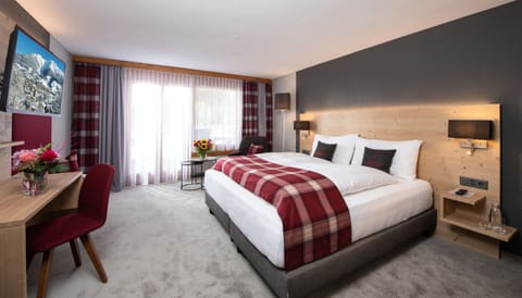 Classic Double Room | 1 bedroom, hypo-allergenic bedding, minibar, in-room safe