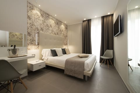 Classic Double Room | In-room safe, desk, iron/ironing board, free WiFi