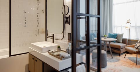 Studio | Bathroom | Shower, free toiletries, hair dryer, bathrobes