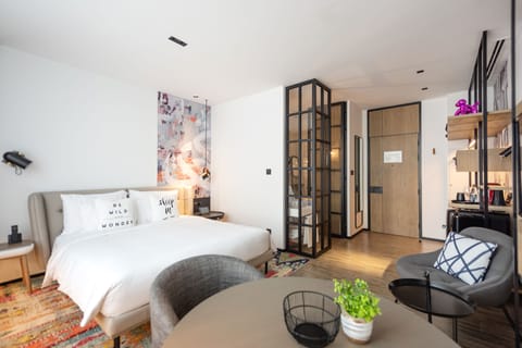 Premium bedding, down comforters, minibar, in-room safe