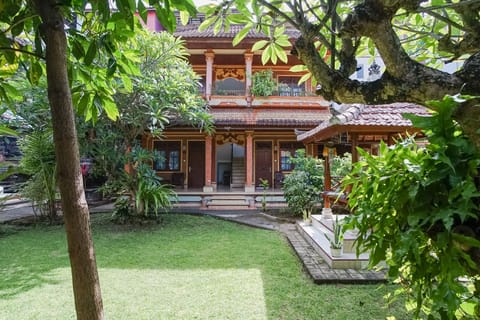 Outdoor banquet area