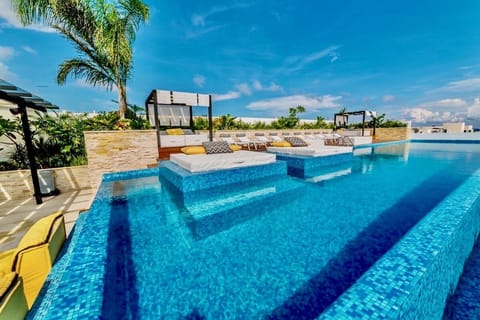 2 outdoor pools