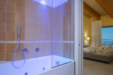 Luxury Triple Room | Bathroom | Deep soaking tub, rainfall showerhead, free toiletries, hair dryer