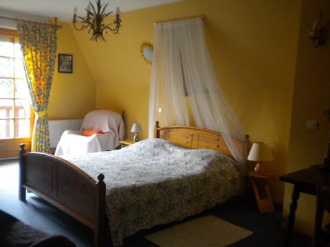 Double Room (Jaune) | 3 bedrooms, premium bedding, memory foam beds, individually decorated