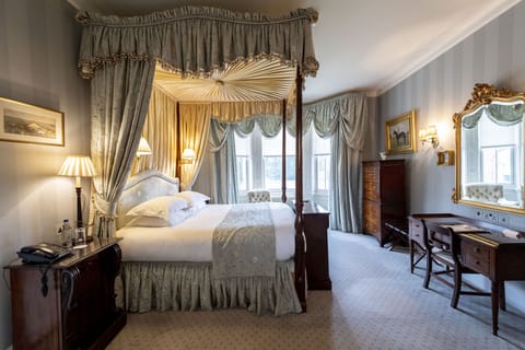 King Suite | In-room safe, individually decorated, individually furnished, desk